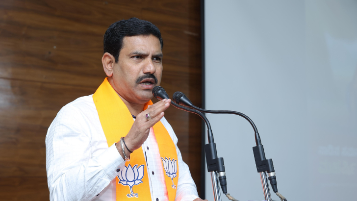 https://www.salarnews.in/public/uploads/images/newsimages/maannewsimage10102025_234814_Vijayendra (1).png